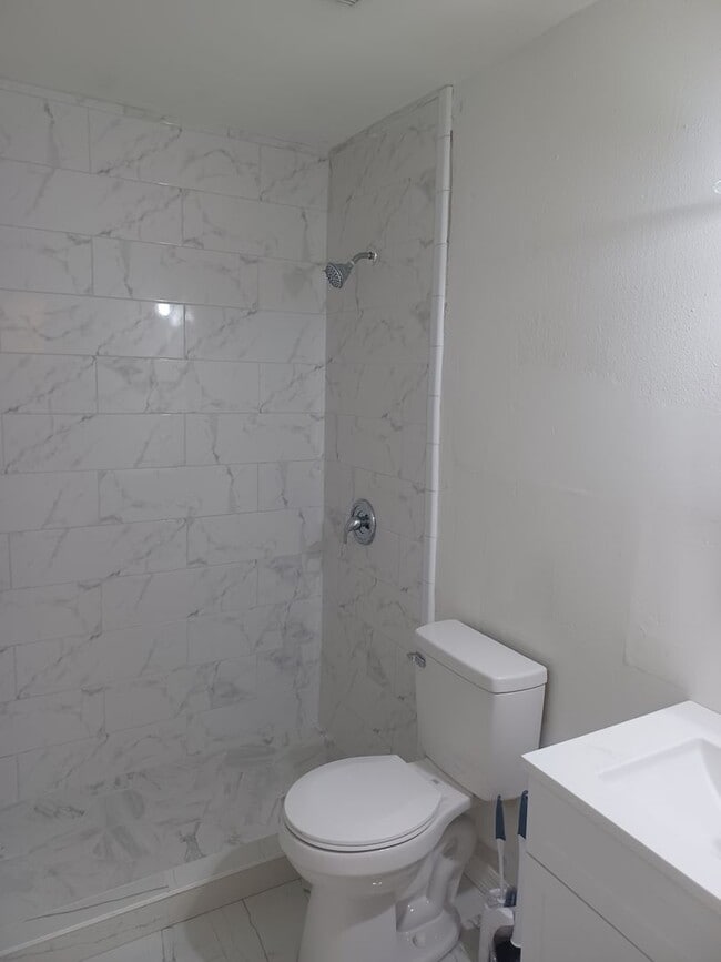 Building Photo - PRICE REDUCED! Newly Remodeled Stunning 4 ...