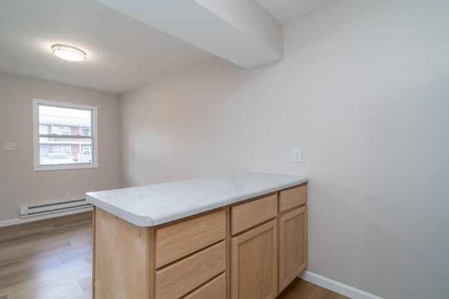 Building Photo - 1108 N 39th St
