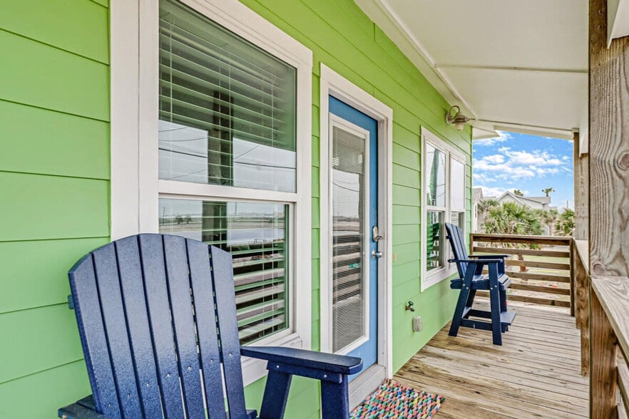 Building Photo - 2727 Eleventh Street-SI ID1023271P