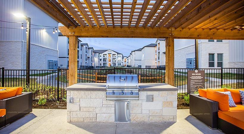 Building Photo - 12500 Shadowglen Trce