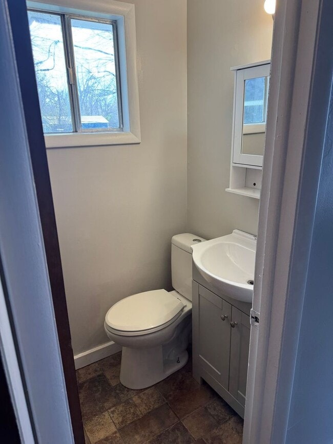 Building Photo - 213 NE Fenway Ave