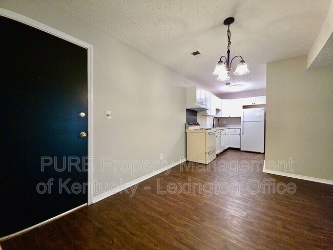 Building Photo - 356 Redding Rd