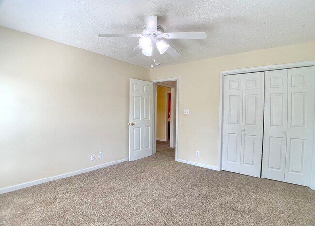 Building Photo - 141 Lyme Dr