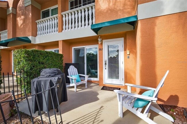 Building Photo - 922 N Shore Dr NE