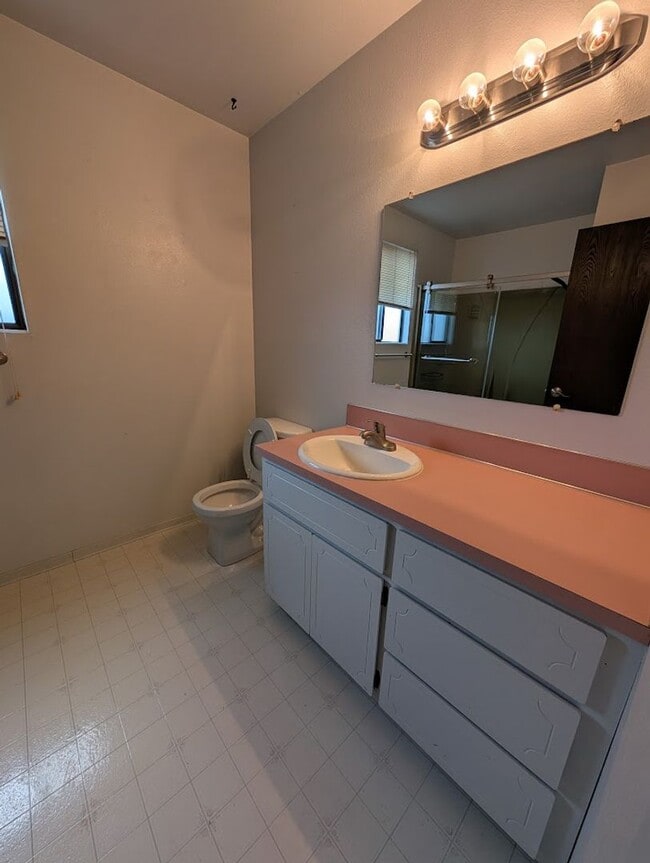 Building Photo - 3525 Country Club Dr