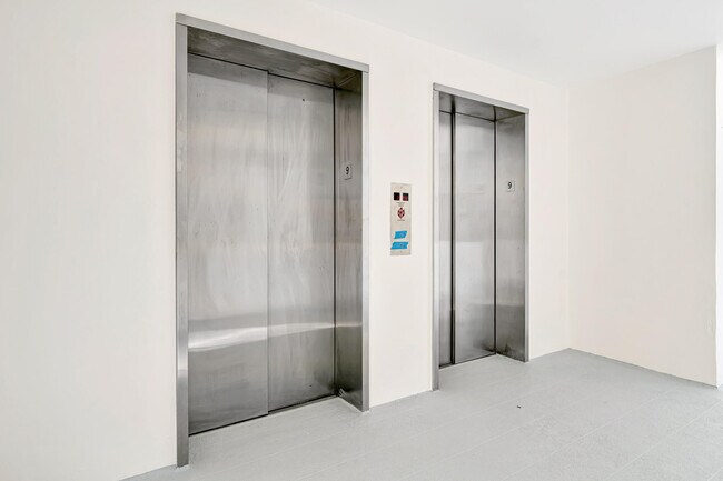 Building Photo - 100 S Beach Rd