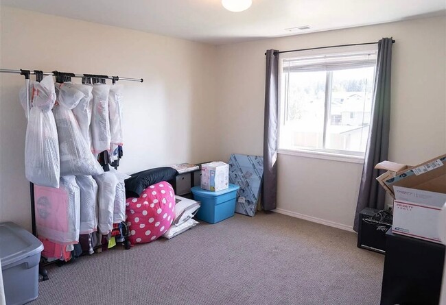 Building Photo - Spacious 4-Bedroom Home with Large Gated Yard Near Cheney & Spokane!