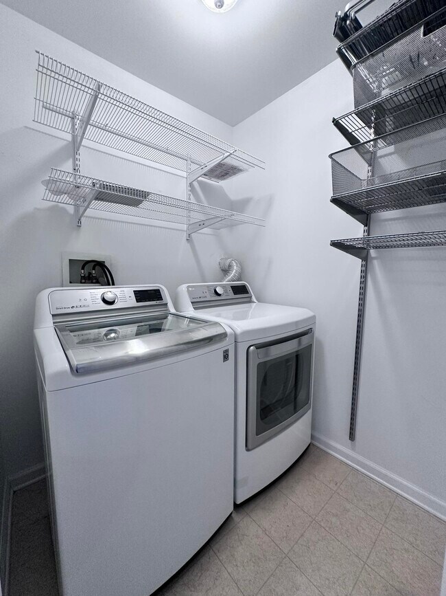 Building Photo - 2 ELCO Ct