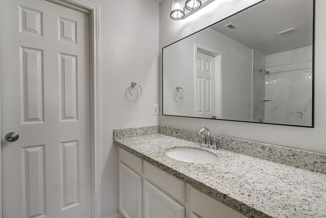 Building Photo - 7605 Cougar Dr