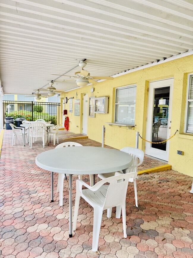 Building Photo - 2750 Kings Lake Blvd