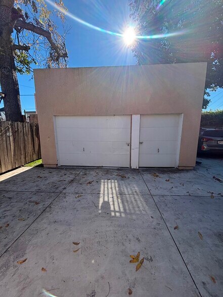 Building Photo - 532 W 55th St