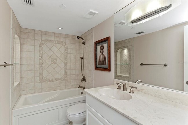 Building Photo - 400 E Colonial Dr