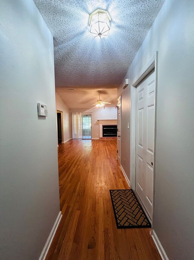 Building Photo - 3 BR/ 2 BA home located in Killearn Acres!
