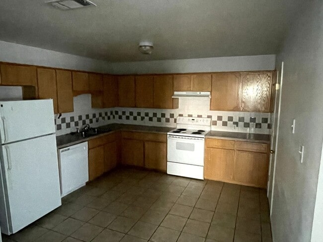 Building Photo - 1615 Yuma Trail