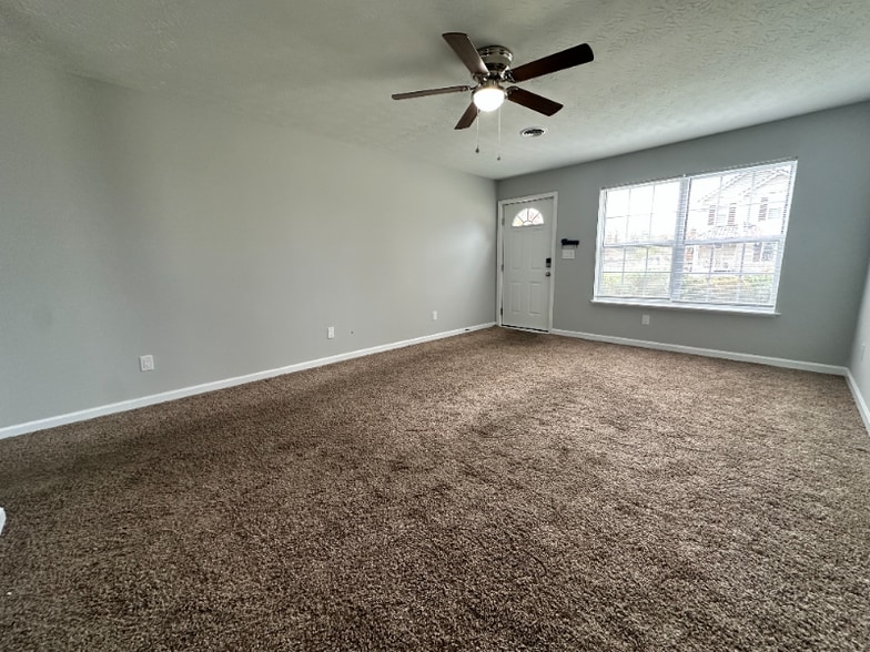 Building Photo - 3906 Dunbar Ave