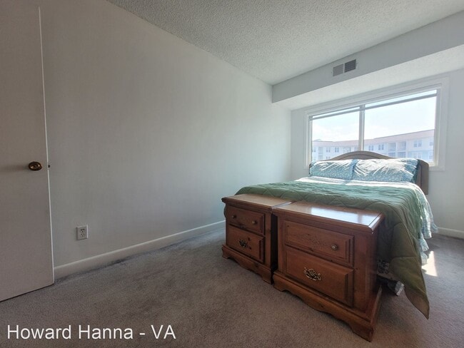Building Photo - 2 br, 2 bath House - 3288 Page Avenue, #304