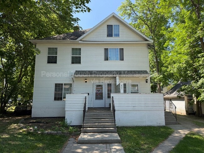 Building Photo - 411 4th Ave S