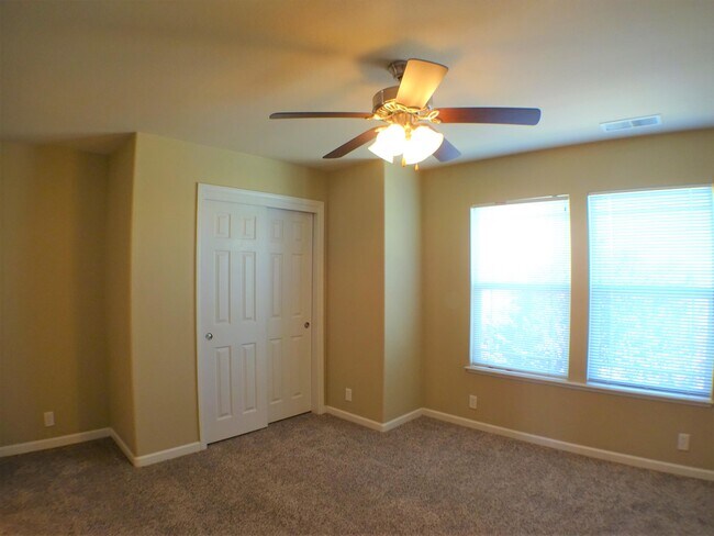 Building Photo - 573 E Eaton Rd