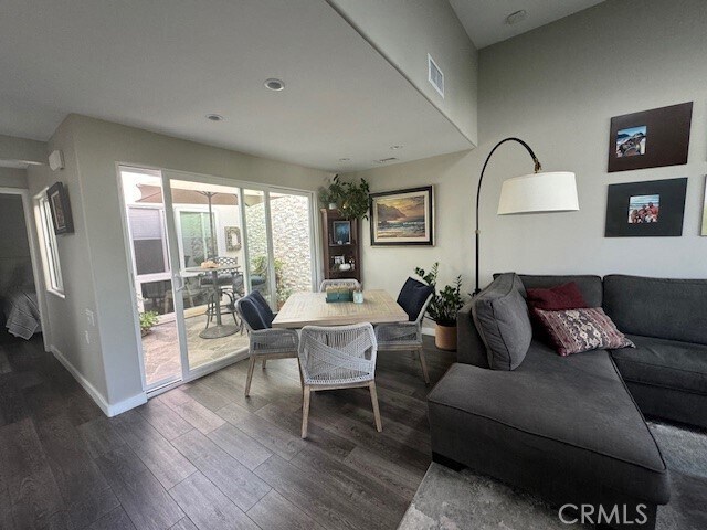 Building Photo - 406 Avenida Castilla