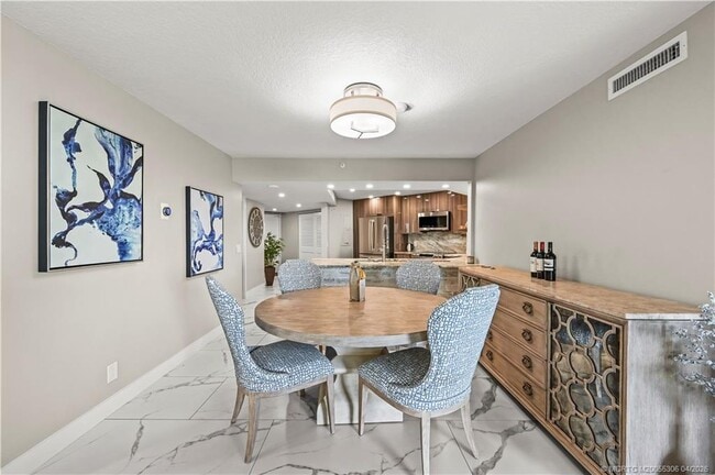 Building Photo - 9650 S Ocean Dr