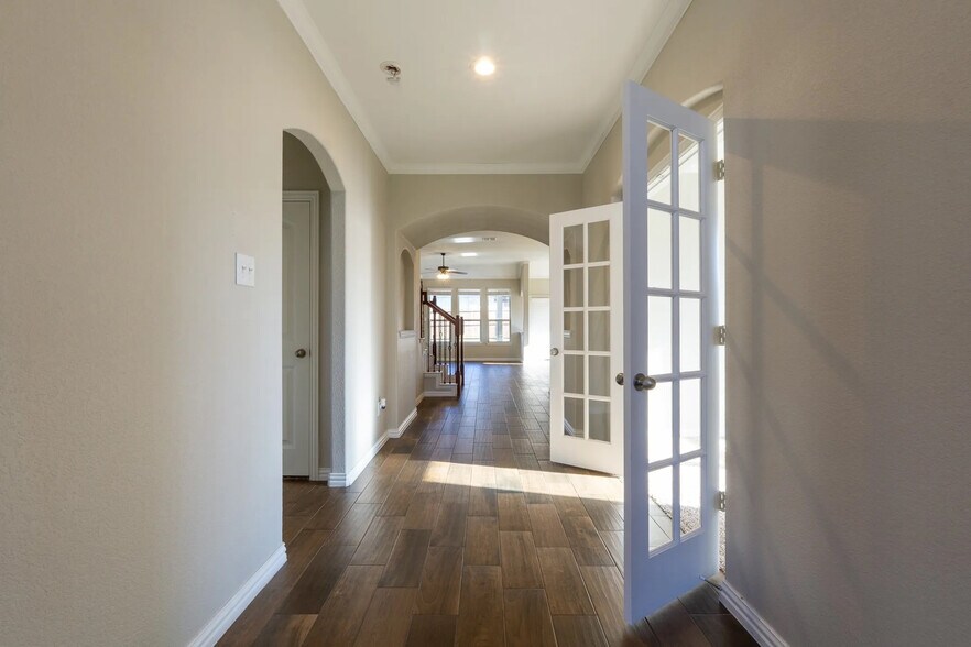 Building Photo - Room in House on Zanna Grace Way
