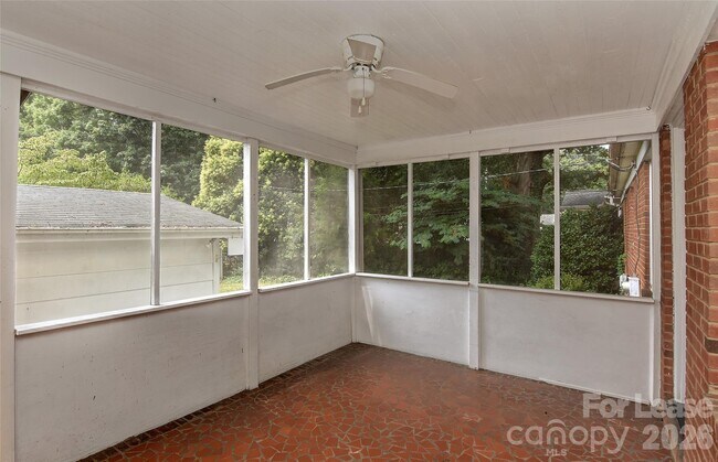 Building Photo - 420 Seneca Pl