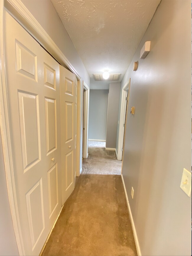 Building Photo - Northpointe Duplex Available for May!