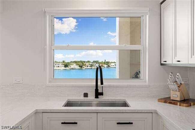 Building Photo - 3500 Gulf Shore Blvd N