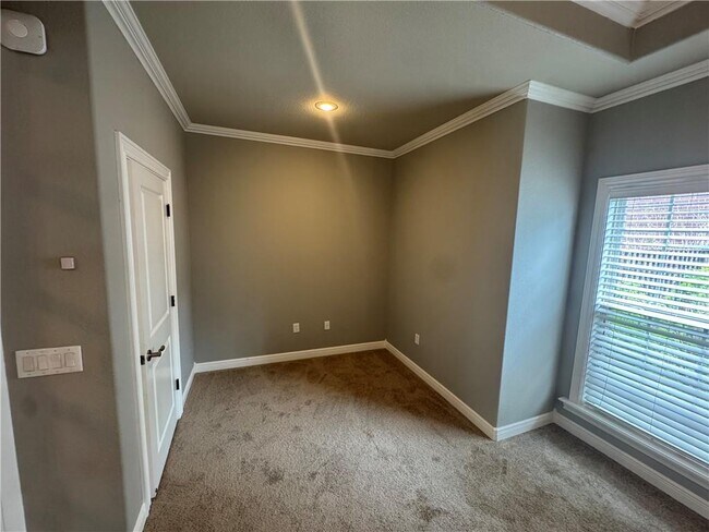 Building Photo - 407 Lyndal Ln