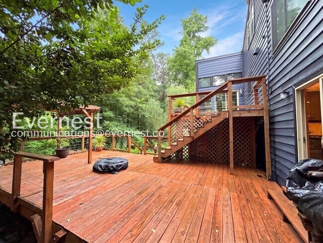Building Photo - Beautiful 4 Bed/3 Bath Home with 3 Car Garage / Available Now!