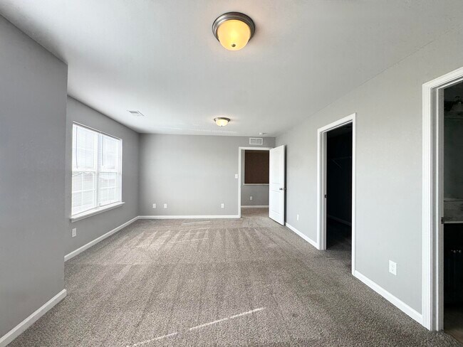 Building Photo - 2392 Huntly Pl