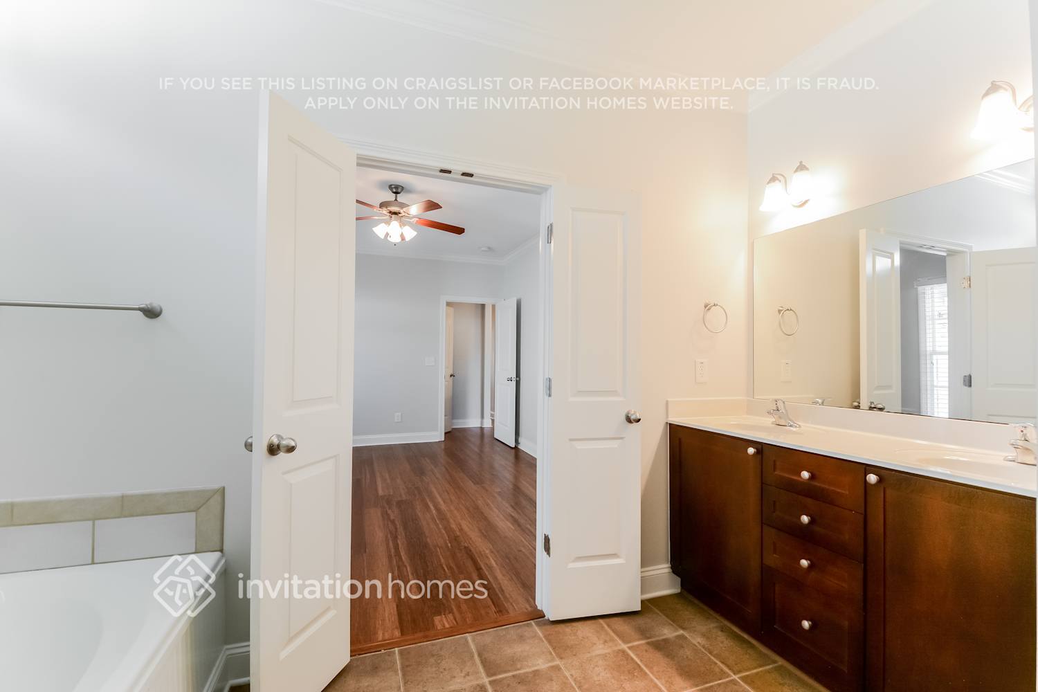 Building Photo - 2027 Oak Trail Dr