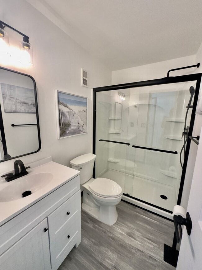 Building Photo - Luxury Newly Remodeled Condominium