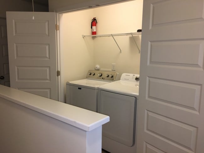 2nd floor laundry room - 7504 Vinca Ct