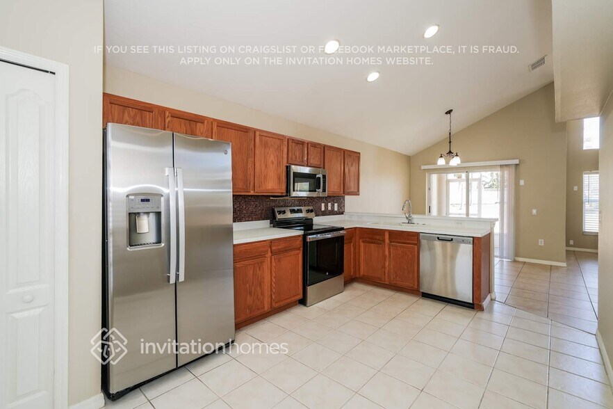 Building Photo - 4902 Woodmere Rd