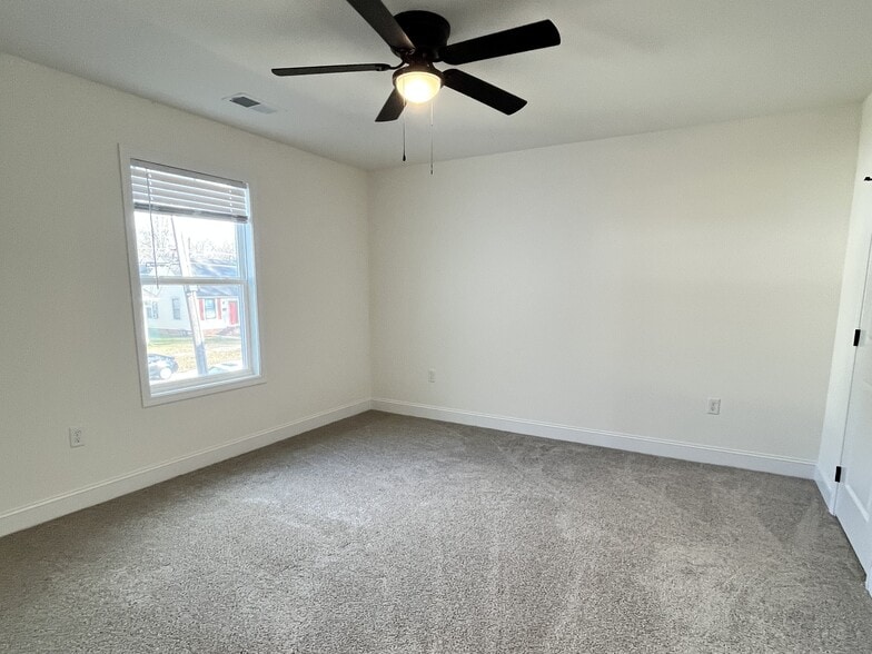 Building Photo - 118 Roland Ave