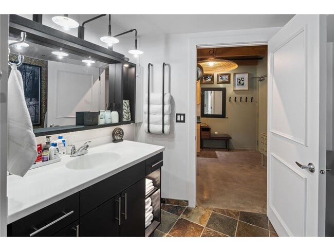 Building Photo - 404 N Washington Ave