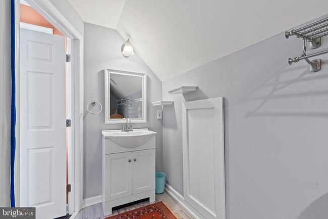 Building Photo - 929 Kinwat Ave