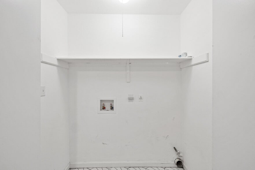 Building Photo - 1805 Mearns Meadow Blvd