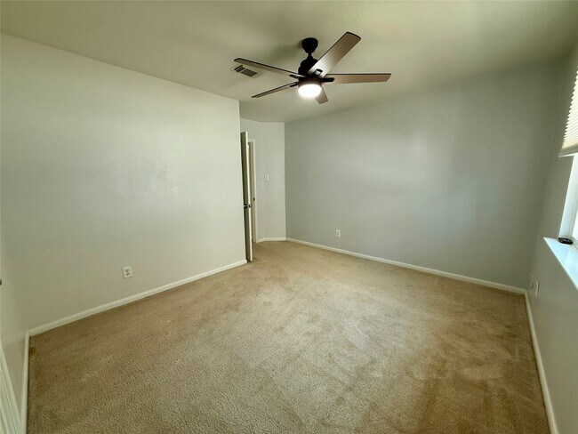 Building Photo - 6931 Echo Pines Dr