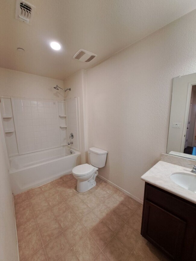 Building Photo - Stunning and Spacious - Don't Miss This Rental Home!