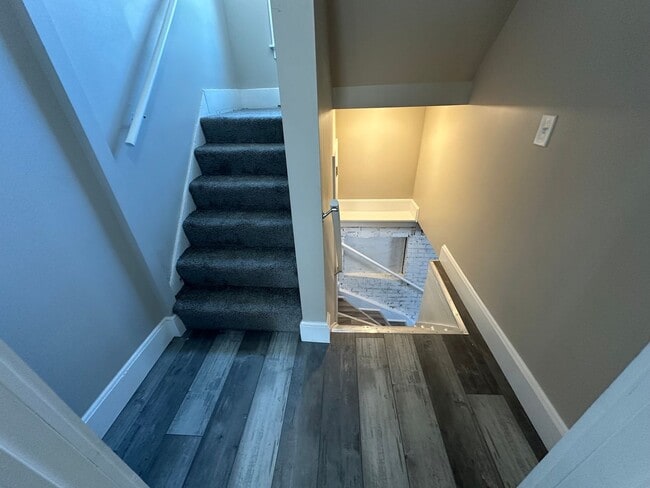 Building Photo - Large Open Concept 5BR/2BA Rent to Own Home