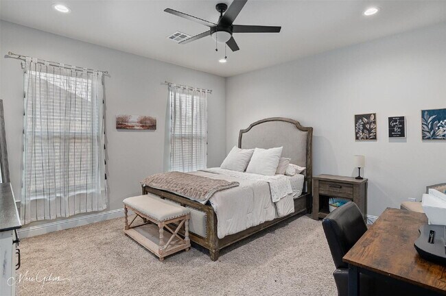 Building Photo - 767 Crozier Dr