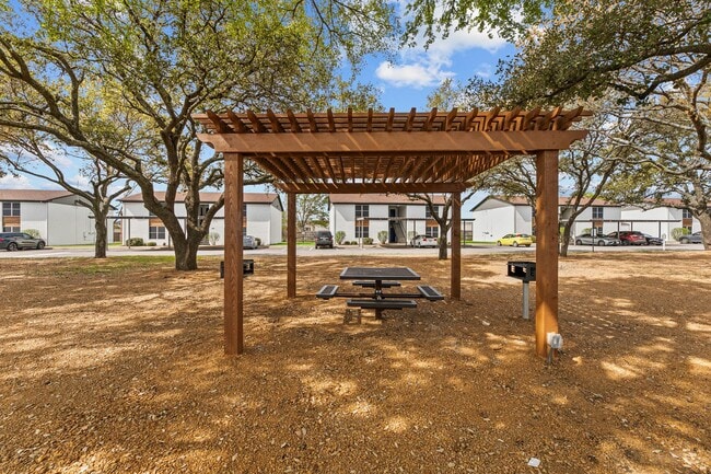 Building Photo - 1301 W Hwy 287 Byp