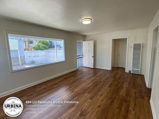 Building Photo - Charming Petaluma Home with Garage & Spaci...