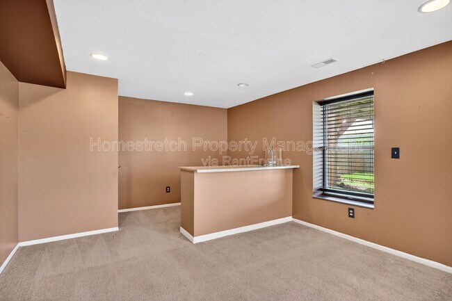 Building Photo - 166 Royallprairie Ln