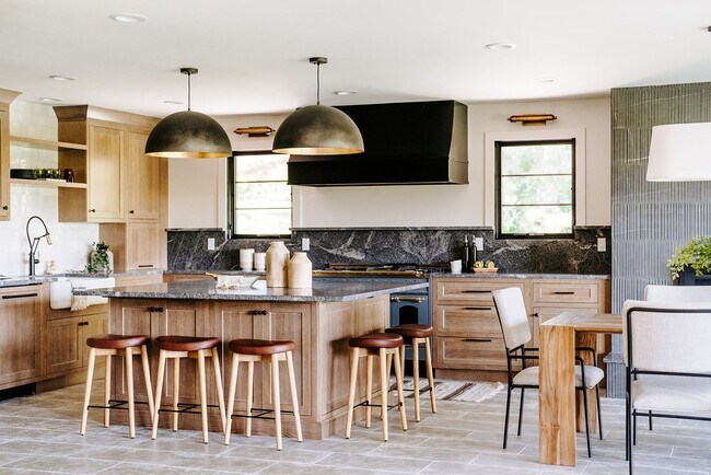 Building Photo - Custom Remodeled 4bd/4ba House in Greenwoo...