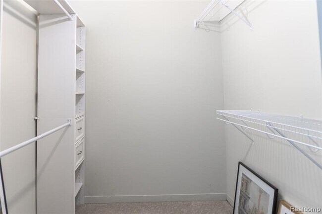 Building Photo - 100 N Center St