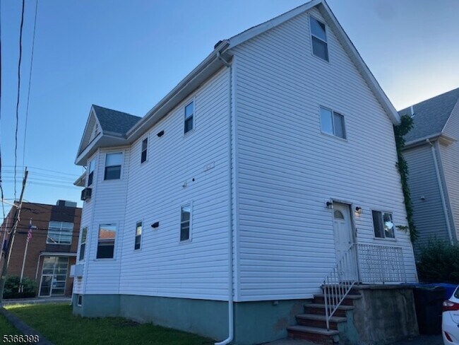Building Photo - 72 Union Ave