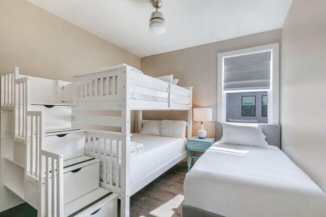 Building Photo - 3737 Bienville Ave